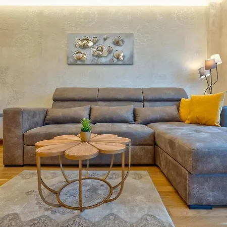 Lux M&b * Ζλάτιμπορ