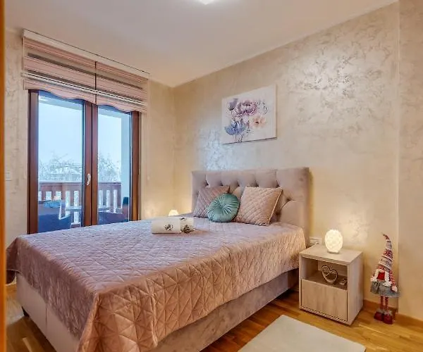 Διαμέρισμα Lux M&b *