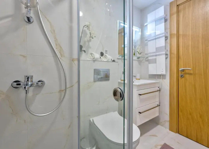 Lux M&b Ζλάτιμπορ